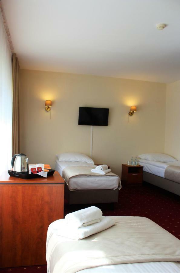 Hotel Bialy Wałbrzych Extérieur photo