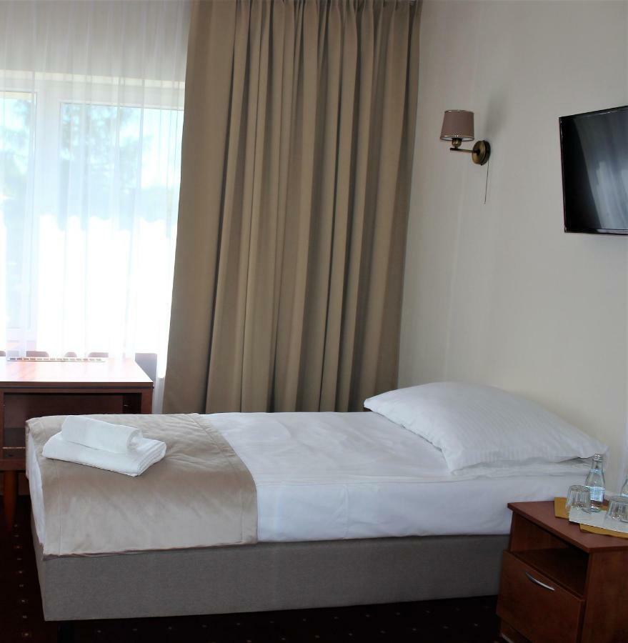 Hotel Bialy Wałbrzych Extérieur photo