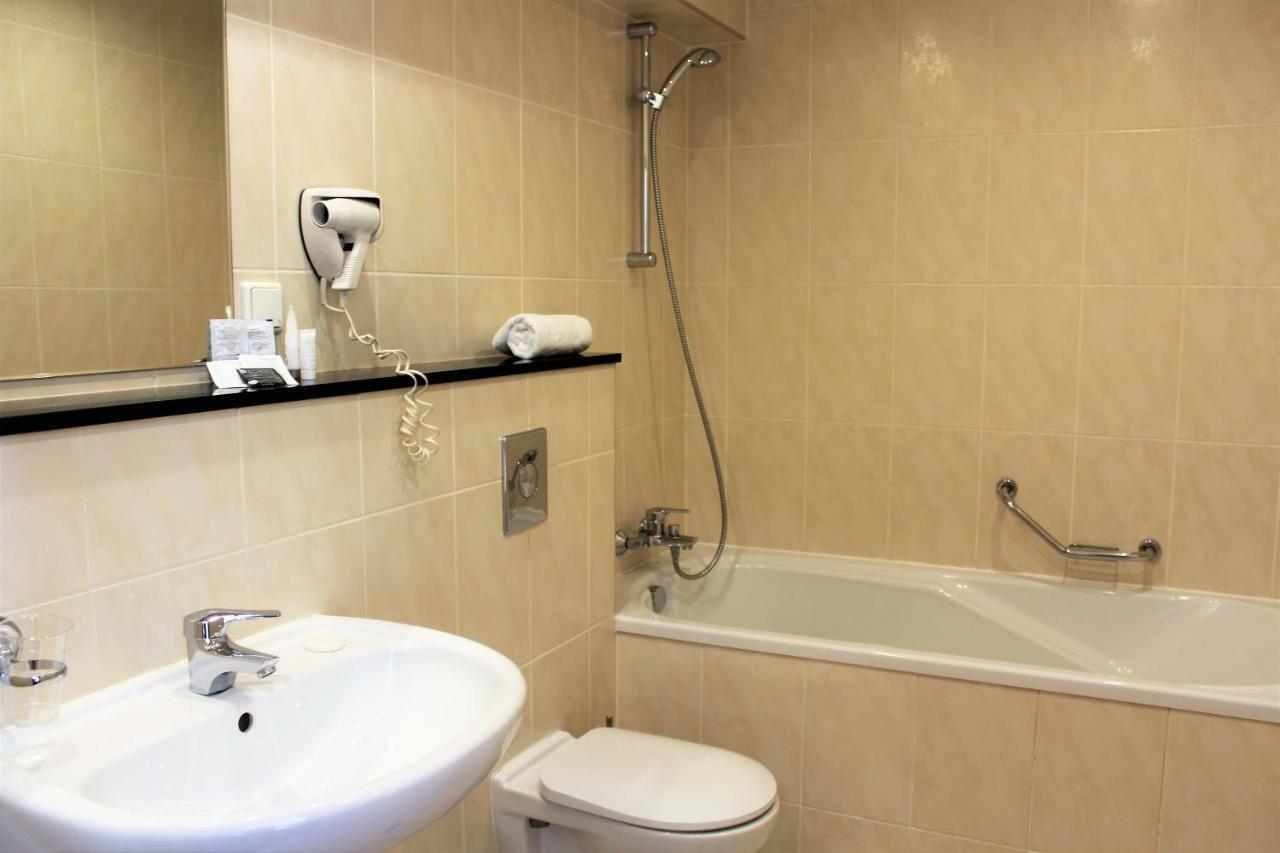 Hotel Bialy Wałbrzych Extérieur photo