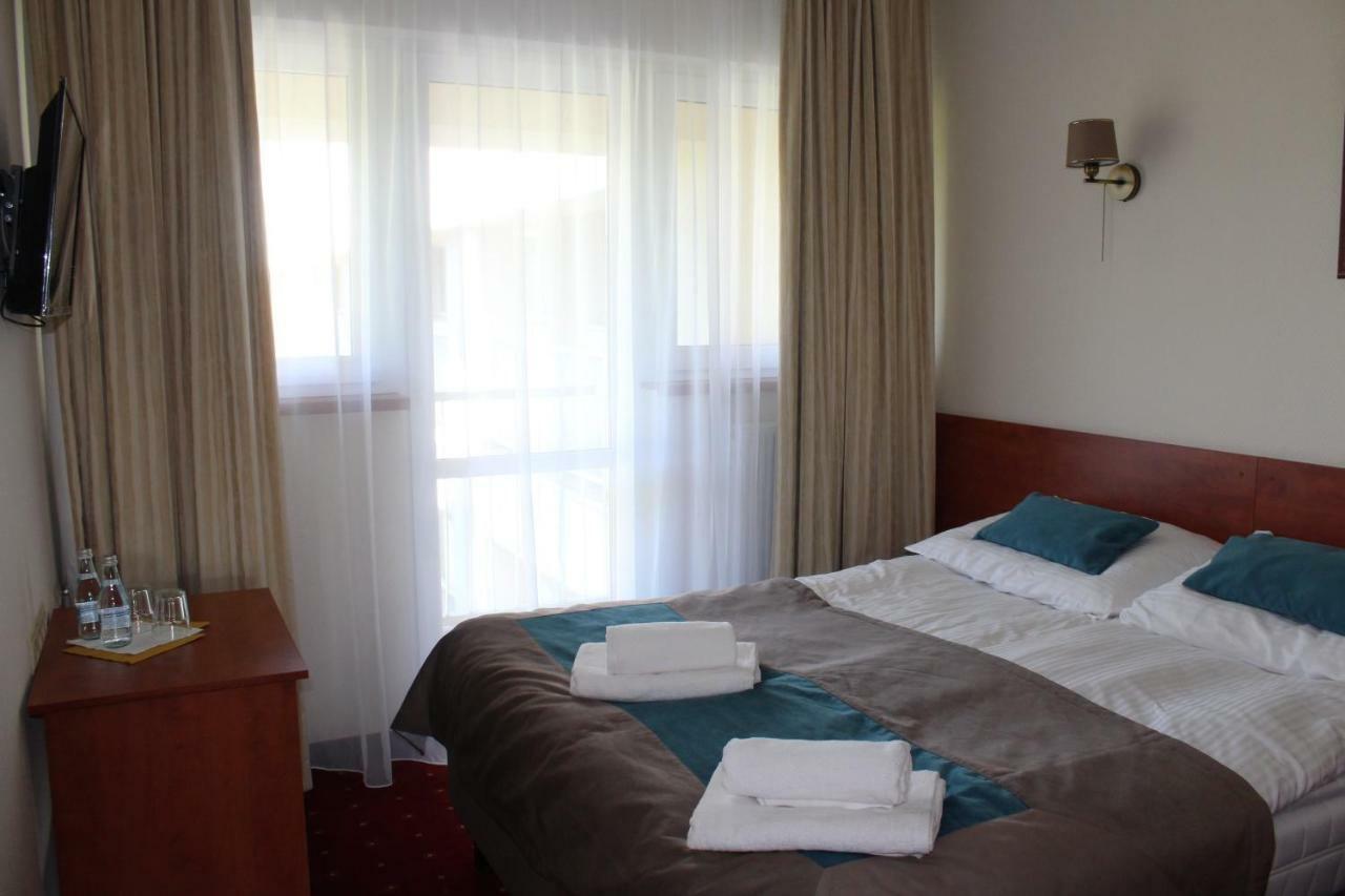 Hotel Bialy Wałbrzych Extérieur photo