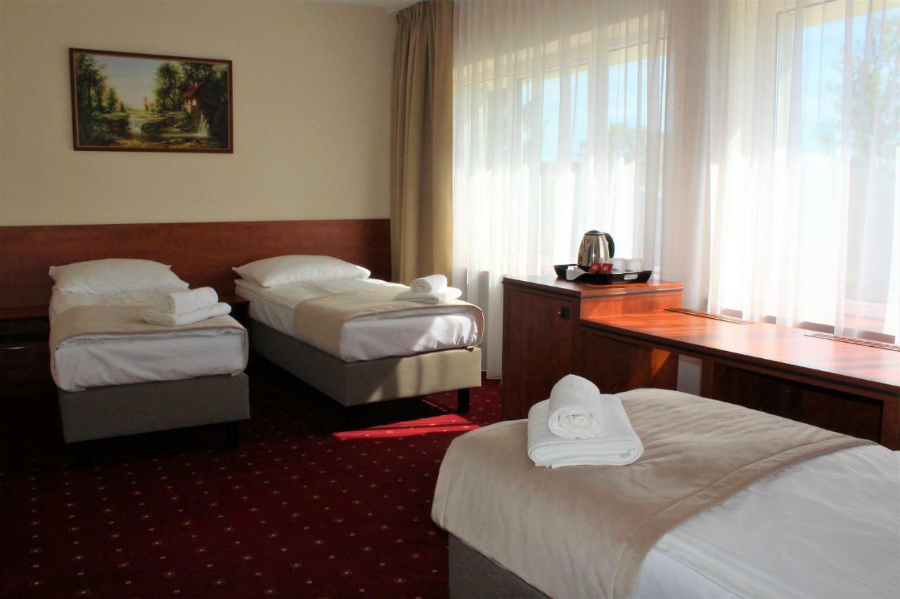 Hotel Bialy Wałbrzych Extérieur photo