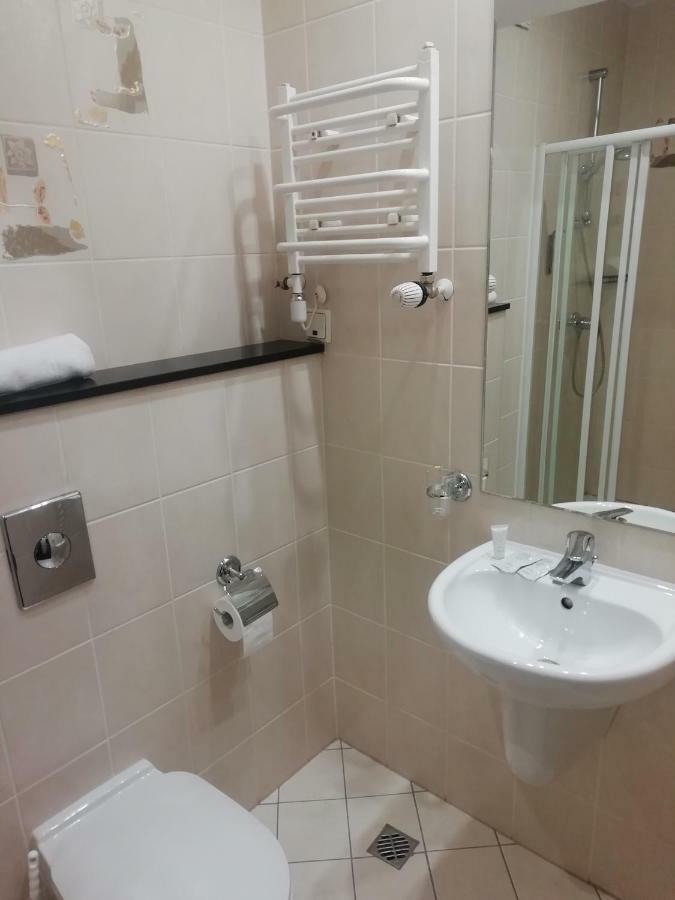Hotel Bialy Wałbrzych Extérieur photo
