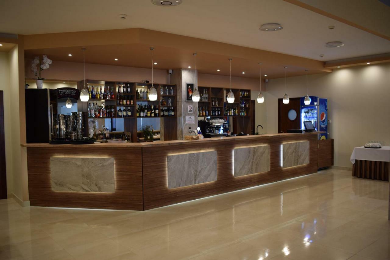 Hotel Bialy Wałbrzych Extérieur photo