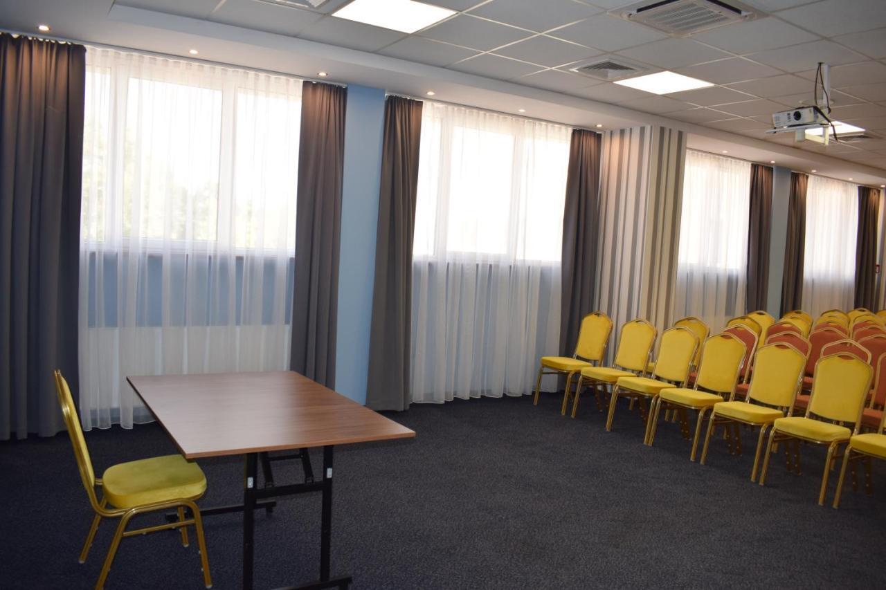 Hotel Bialy Wałbrzych Extérieur photo