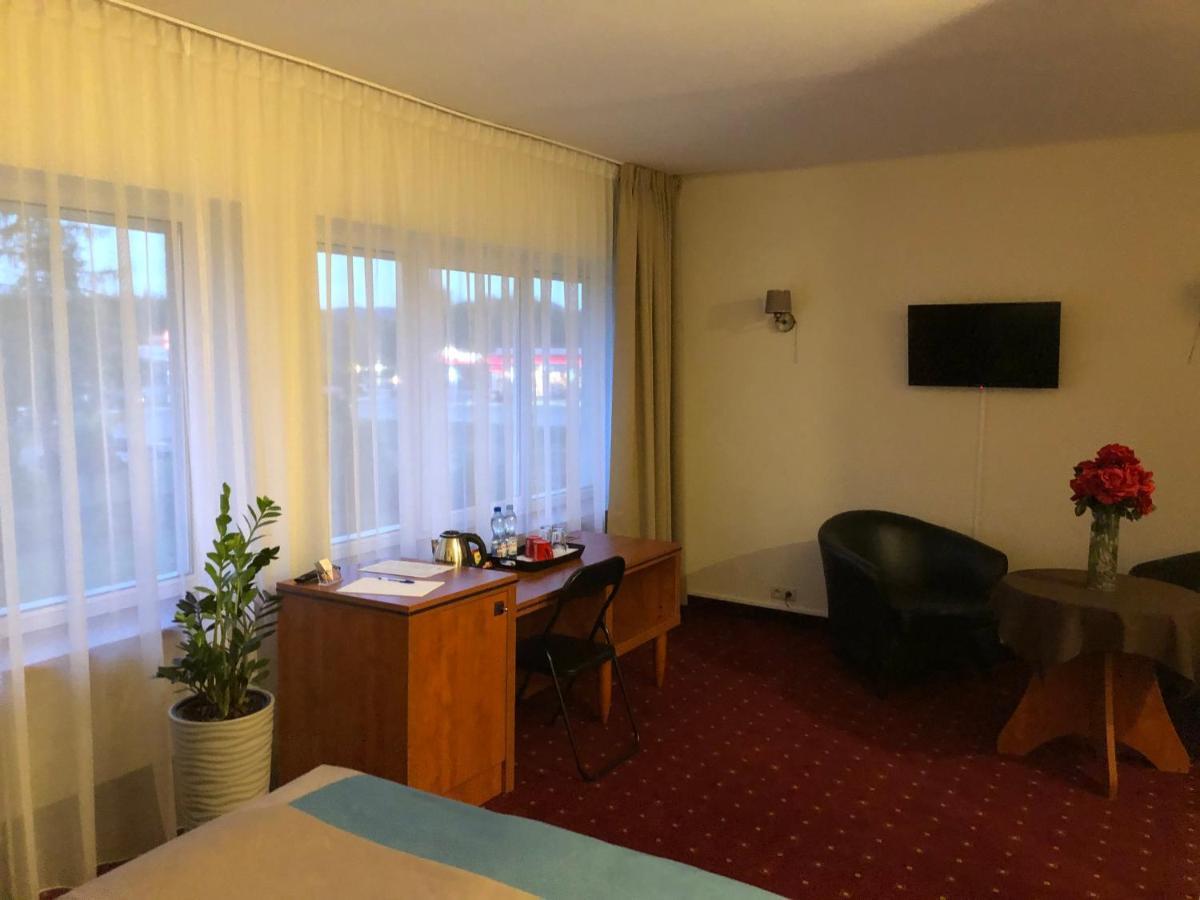 Hotel Bialy Wałbrzych Extérieur photo