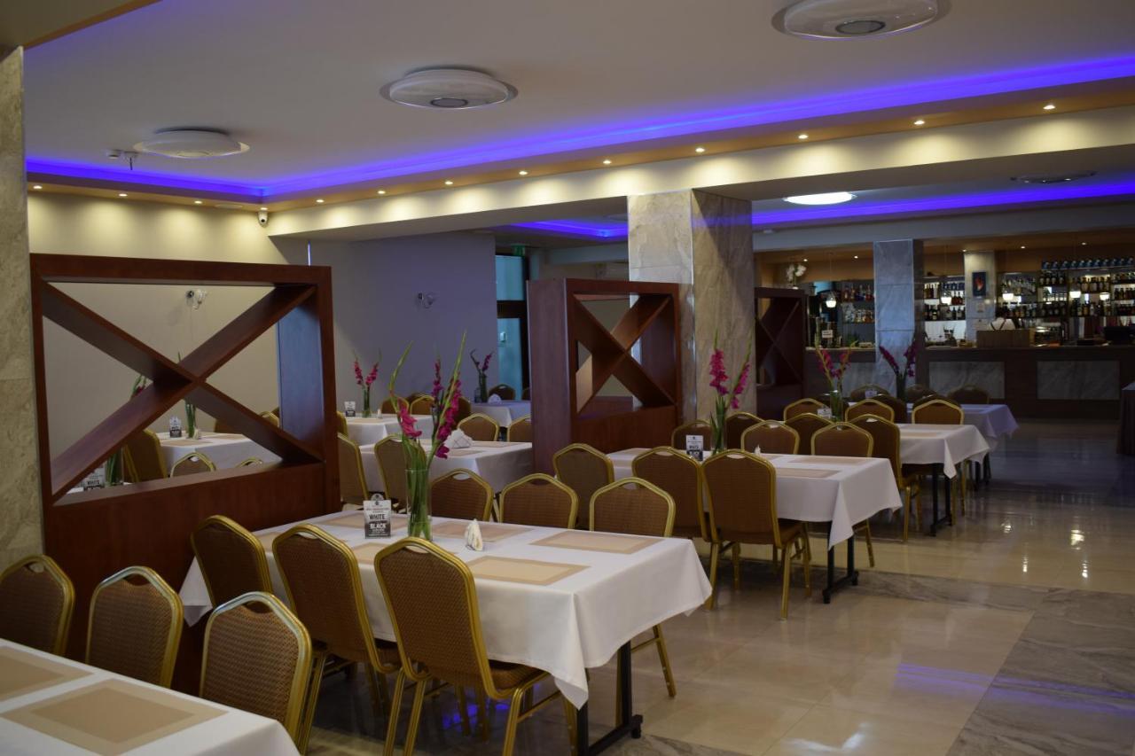 Hotel Bialy Wałbrzych Extérieur photo