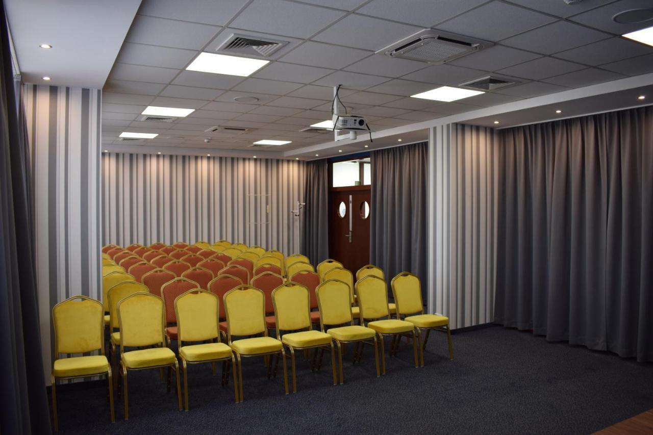 Hotel Bialy Wałbrzych Extérieur photo