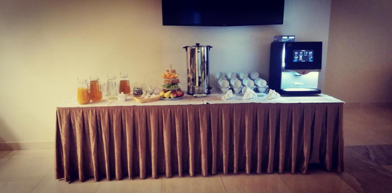 Hotel Bialy Wałbrzych Extérieur photo